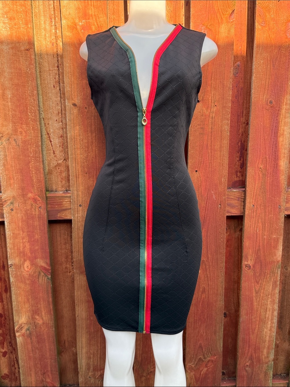 Red Fox Quilted Diamond Bodycon Dress in Classic Black Gorgeous Size L